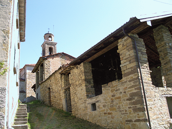 Costruzioni in pietra alla frazione Castagnola