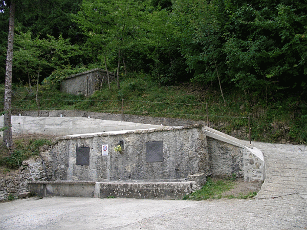 Fontana a Vegni