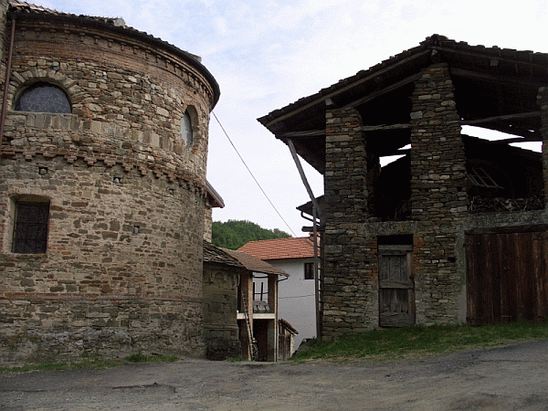 Antiche costruzioni in pietra