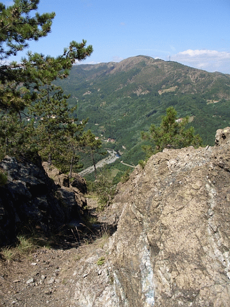 Passaggio tra le rocce