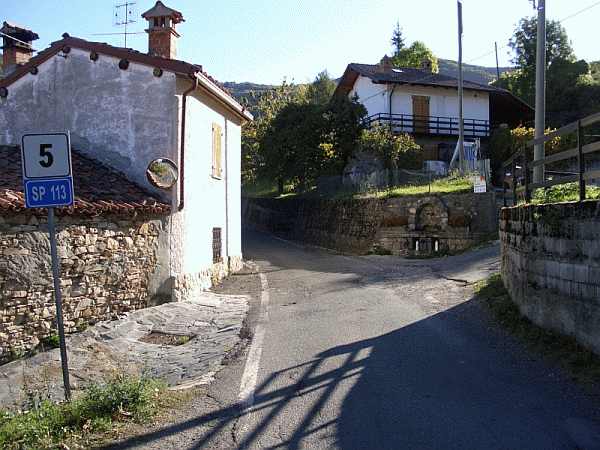 L’imbocco del sentiero a Salogni (mt. 966)