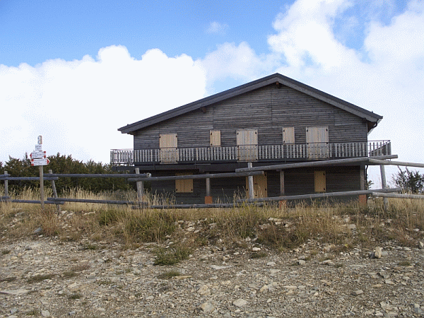 Il rifugio sul Monte Gropà (m 1446)