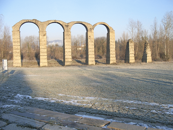 Gli archi romani