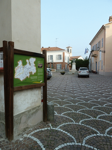 La piazza del municipio a Masio