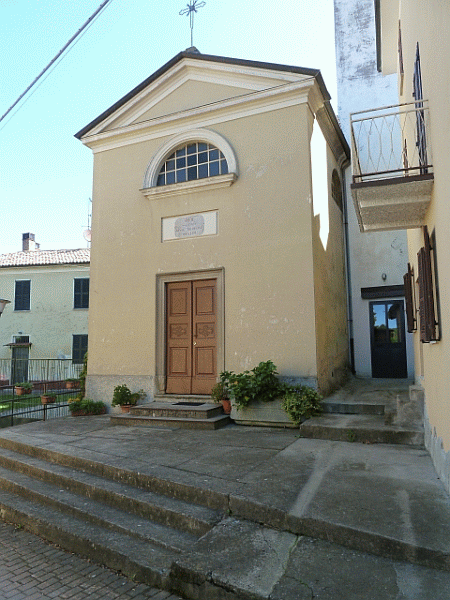 La piccola chiesa di Cusinasco