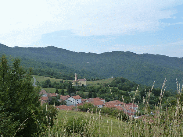 Veduta di Dova Superiore dal sentiero