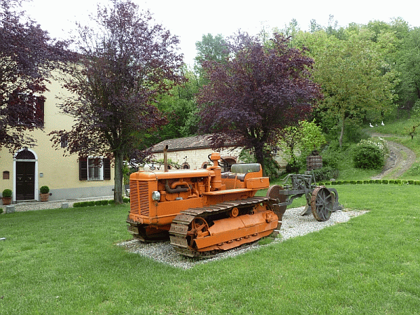 Vecchio trattore alla Cascina Valtegna