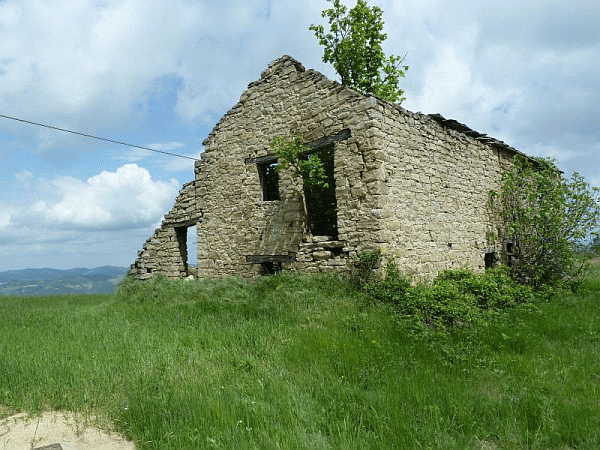 Antica cascina sul percorso