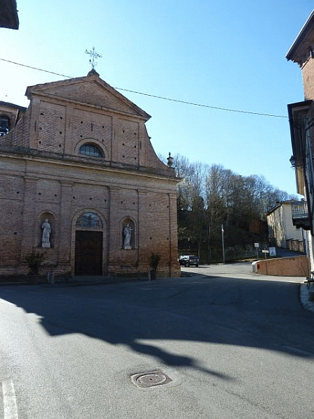 La partenza davanti alla chiesa parrocchiale