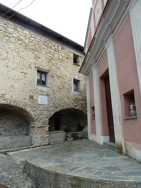 La minuscola piazzetta di Teo