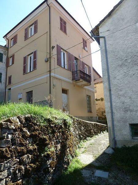 Il palazzo comunale di Carrega Ligure