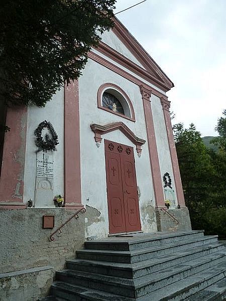 La chiesa della frazione Cartasegna