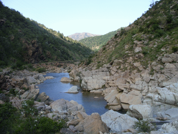 Il Gorzente scorre tra le rocce