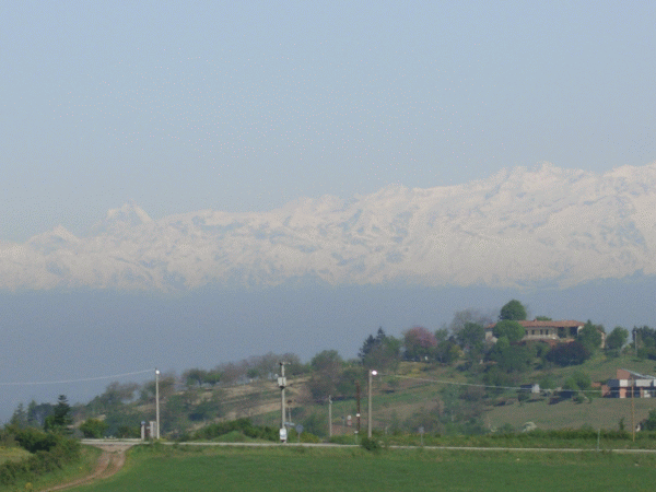 Il Cervino (a sin.) e il Monte Rosa (a des.) visti dal sentiero
