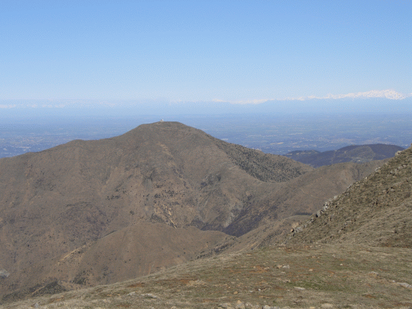 Panorama con il Monte Tobbio e l’arco alpino