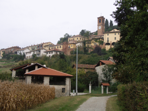 Il sentiero all’uscita dal paese