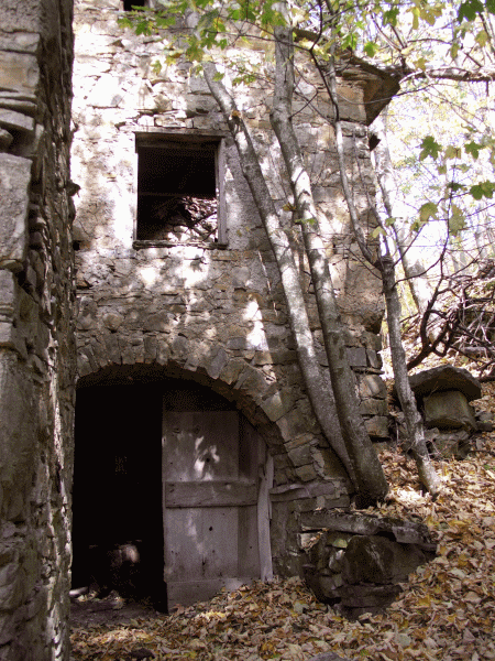 Architettura in pietra alla borgata di Casoni